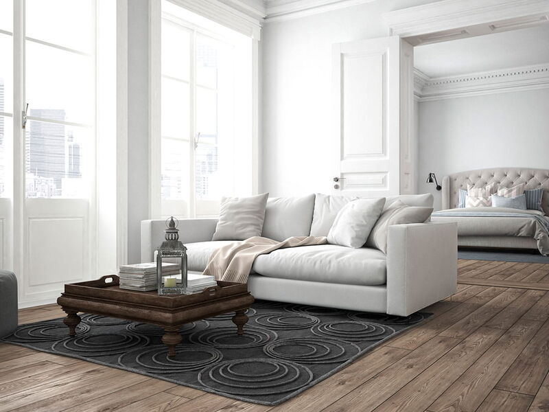 Wohnzimmer mit weißer Polstercouch