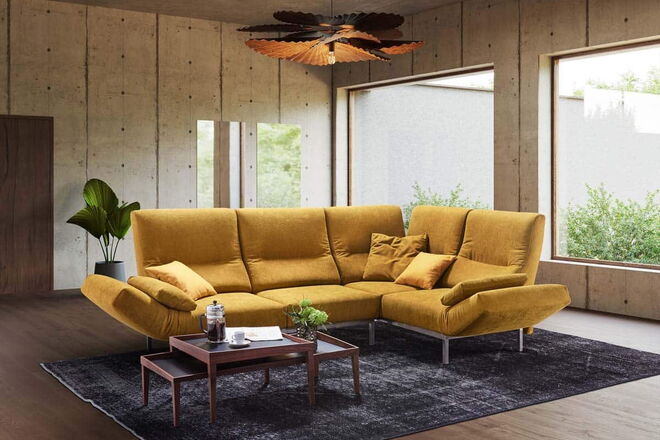 Gelbes Sofa