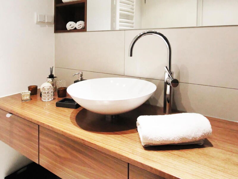 Waschbecken mit Unterschrank maßgefertigt