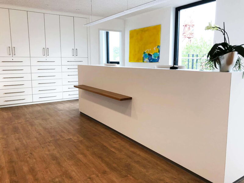 Maßgefertigter Wandschrank